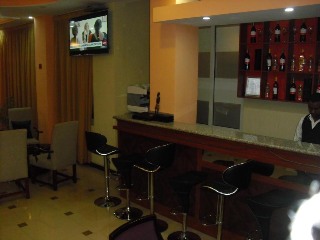 TV a/nebo společenská místnost v ubytování C Fun Addis Hotel