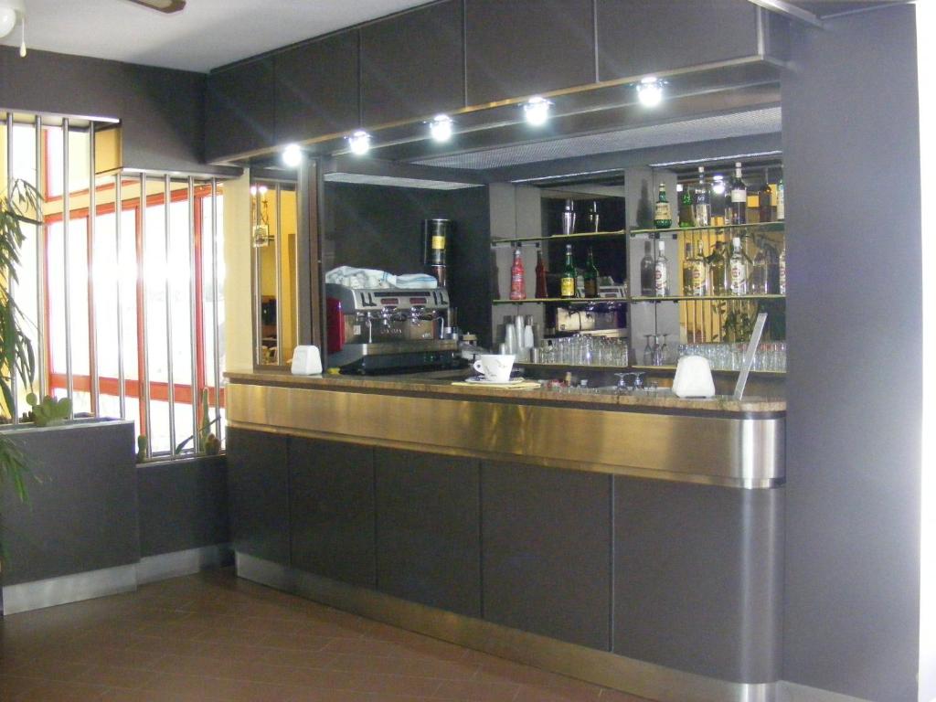 Hol lub bar w obiekcie Hotel Turismo