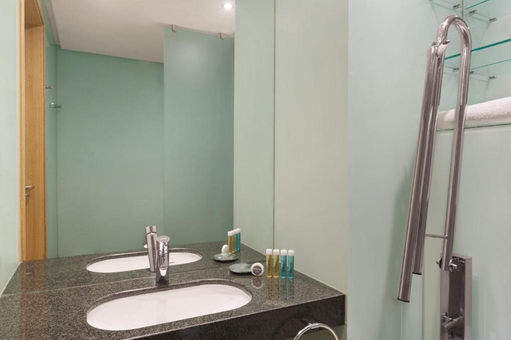Bagno di Ramada Encore By Wyndham Tangier