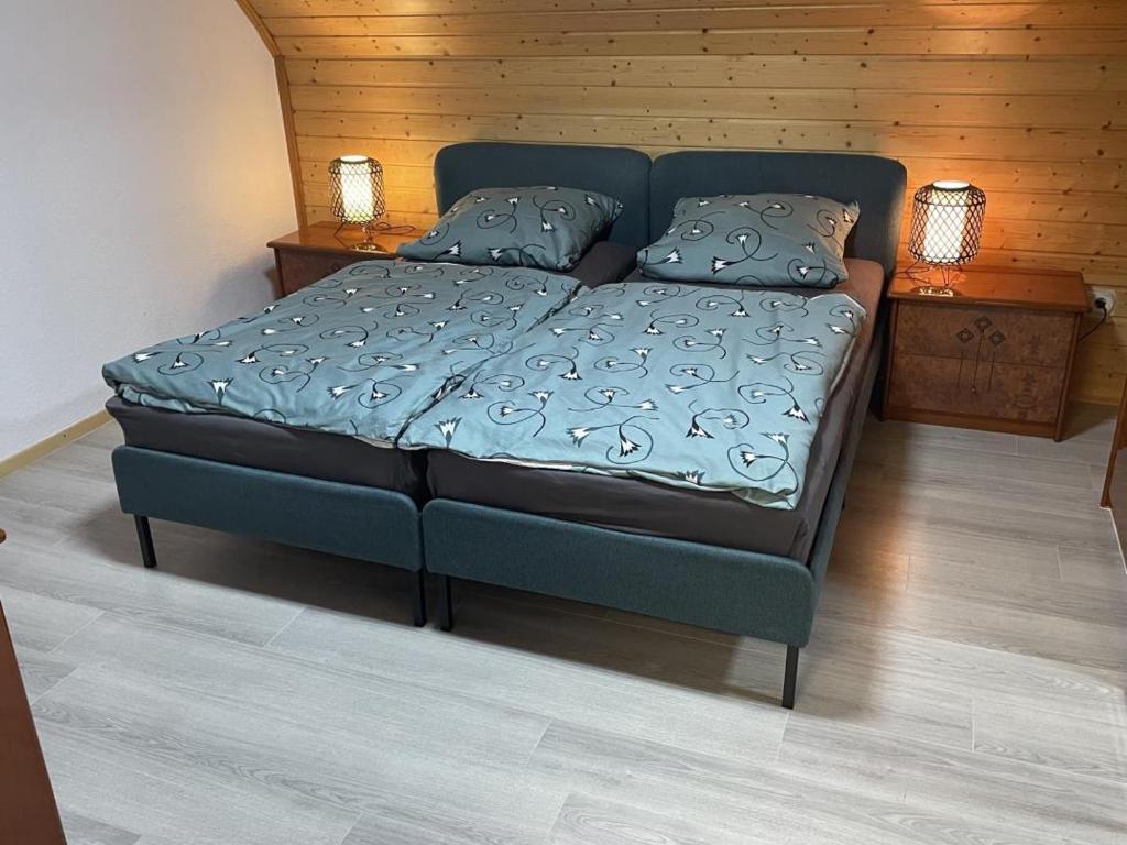 Ένα ή περισσότερα κρεβάτια σε δωμάτιο στο Schicke Ferien- und Monteurswohnung 53 qm Philippsburg