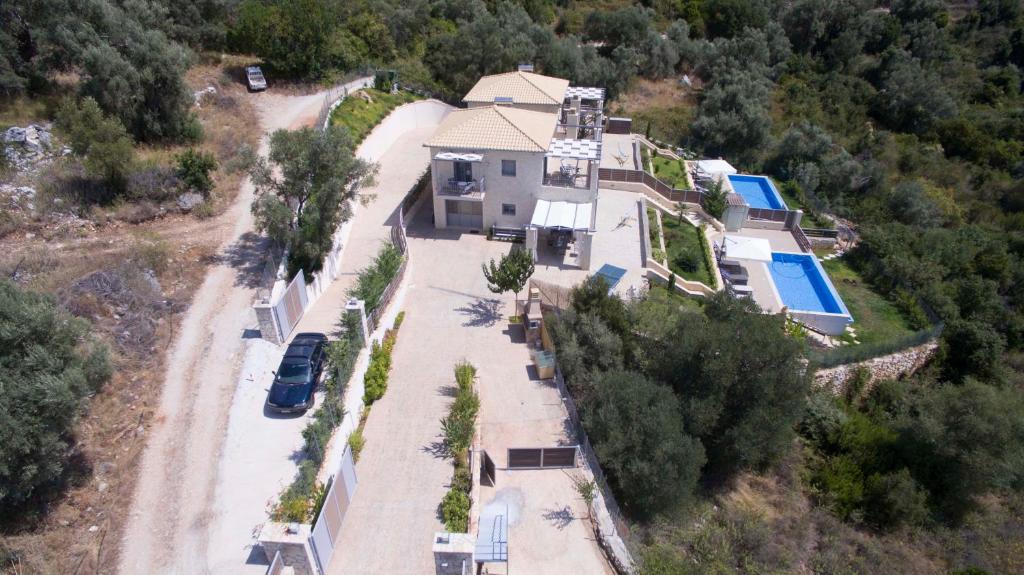 Bazén v ubytování Ionian Diamond Villas nebo v jeho okolí