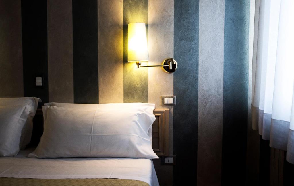 Hotel Diana - Klassieke Eenpersoonskamer Met Douche