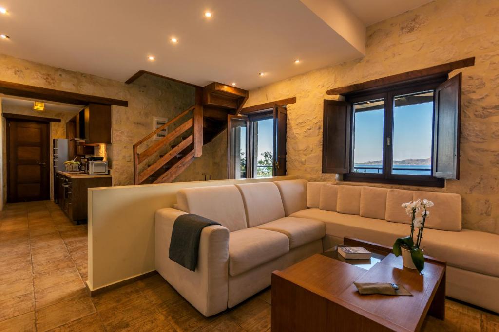 Χώρος καθιστικού στο Exensian Villas & Suites 