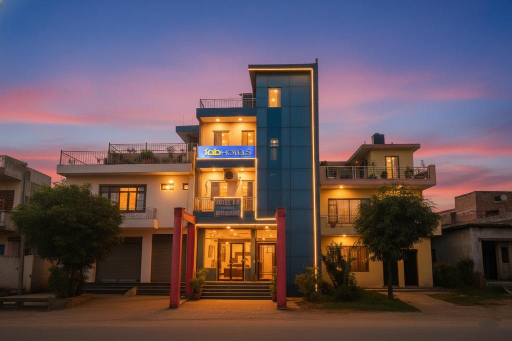 Tòa nhà nơi khách sạn tọa lạc