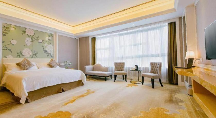 Ένα ή περισσότερα κρεβάτια σε δωμάτιο στο Vienna International Shenzhen Tianan Digital City