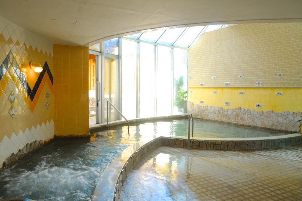 Bazén v ubytování Tateyama Resort Hotel nebo v jeho okolí