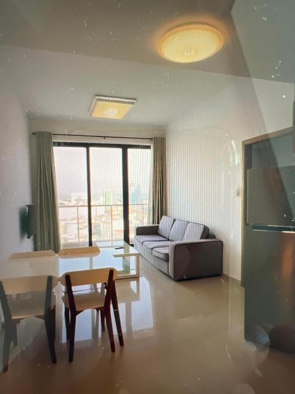 Zona d'estar a Skyline condo