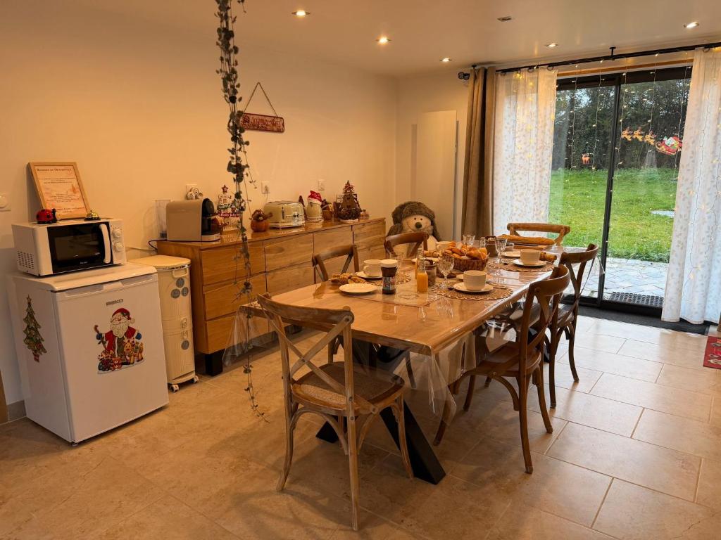 Η κουζίνα ή μικρή κουζίνα στο Chez Eric et Nath