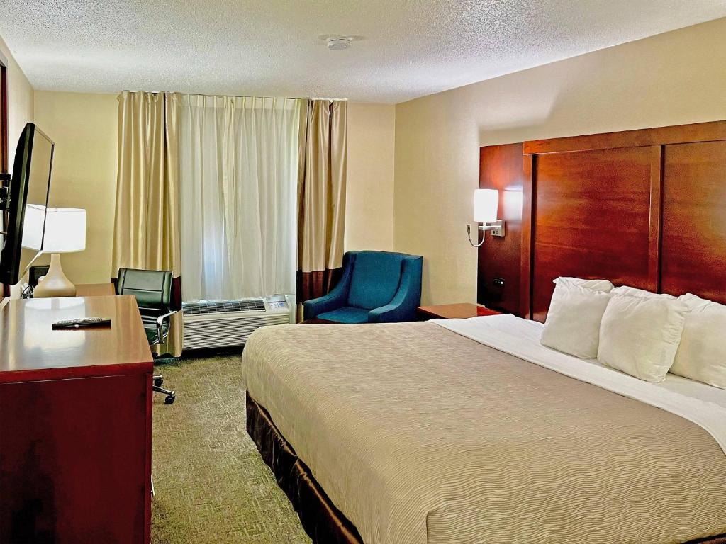 Quality Inn & Suites Green Bay - Ashwaubenon photo