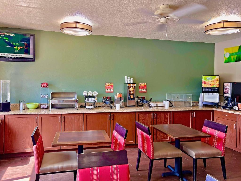 Quality Inn & Suites Green Bay - Ashwaubenon photo
