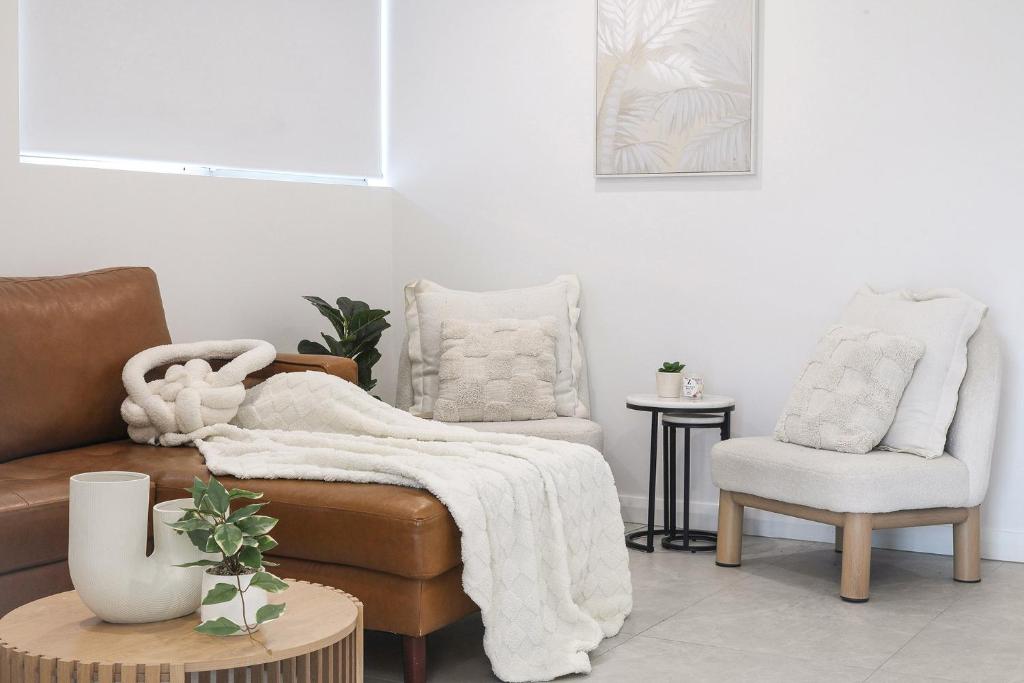 Imagen de la galería de Semi Attached House, en Holroyd