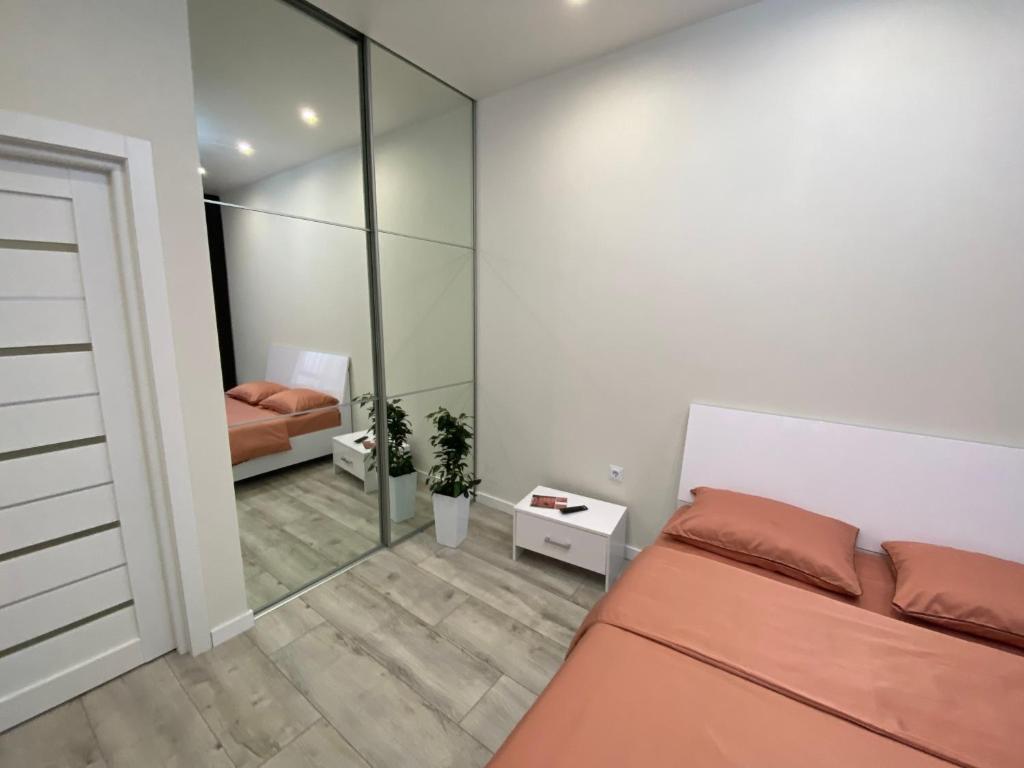 Postel nebo postele na pokoji v ubytování Елітні апартаменти в центрі міста ЖК Театральний,парковка