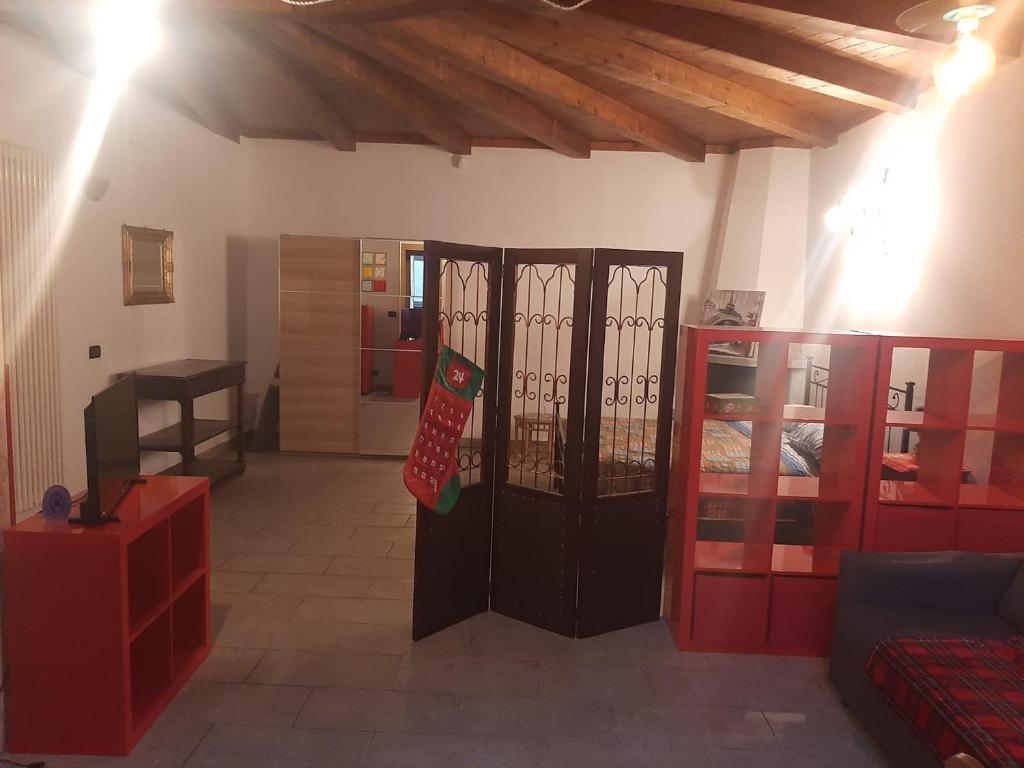 a living room with two doors with a christmas stocking at La casetta di Sofia in Torino