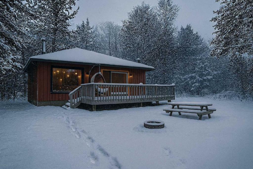 2-Bedroom Cottage #4 - Sand Bay om vinteren