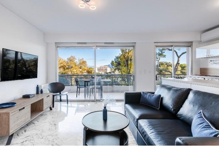 Nice Sea View Apartment Pool Terrace Parking Air Conditioning 4Sleeps