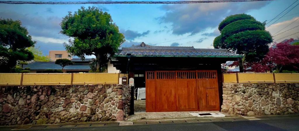 Tòa nhà nơi chỗ nghỉ nhà dân tọa lạc