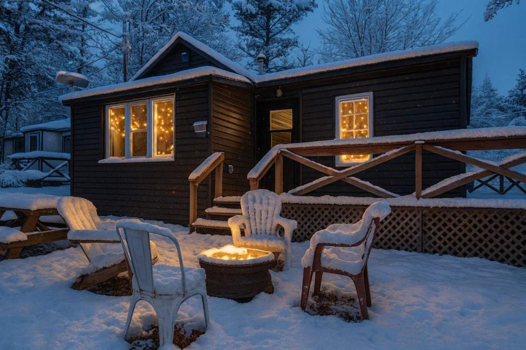 Το 3-Bedroom Cottage #7 - Austrian Pine τον χειμώνα