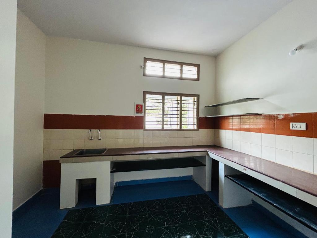 Η κουζίνα ή μικρή κουζίνα στο Pritams Homestay