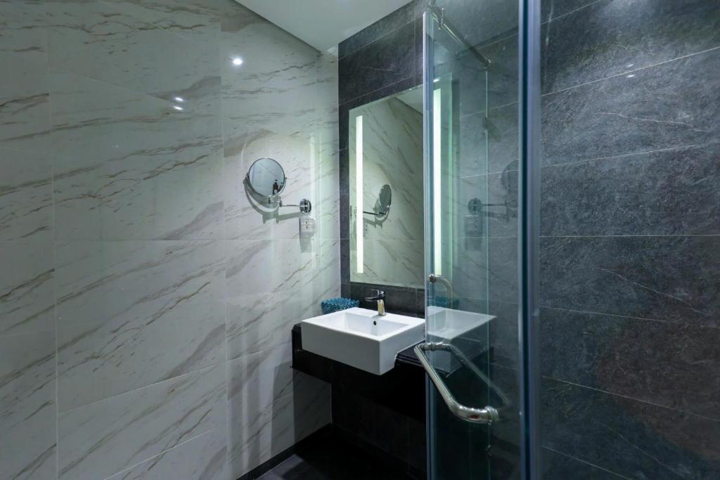 Et badeværelse på Quy Nhon Altara cosy apartment