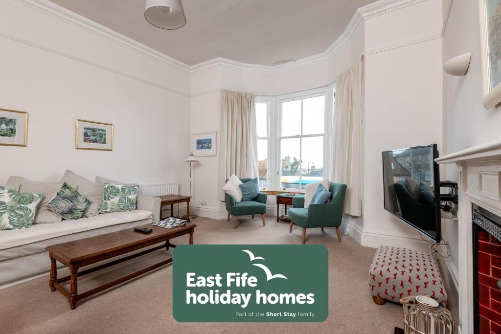 Μια τηλεόραση ή/και κέντρο ψυχαγωγίας στο High Street No 31C - Elie