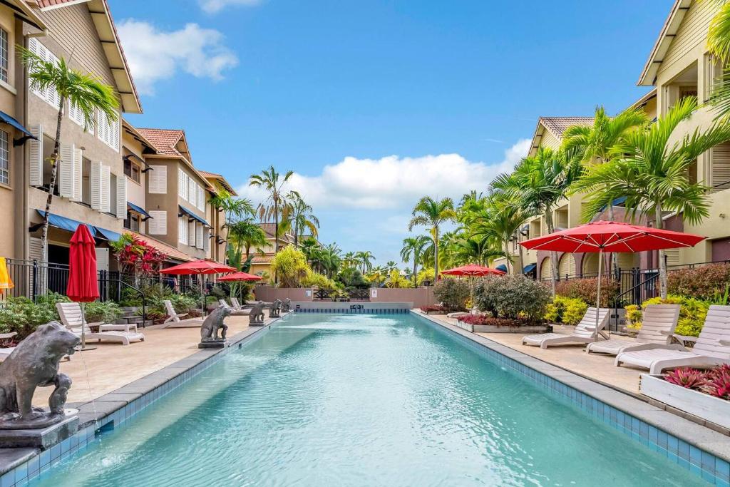 Bazén v ubytování The Lakes Escape - Resort Living by Botanic Gardens nebo v jeho okolí