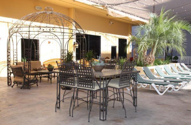 Patio nebo venkovní prostory v ubytování Jockey Club Suites
