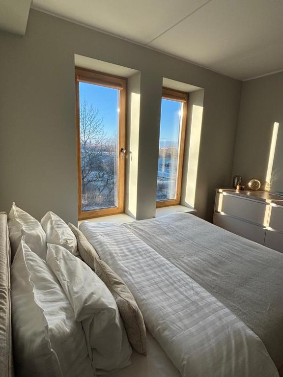 Postel nebo postele na pokoji v ubytování The Pakview Studio Apartment