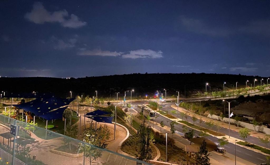 Galería fotográfica de דירה חמה ונעימה לשומרי מסורת en Modi'in