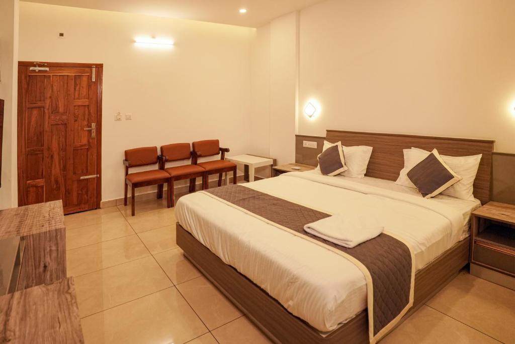 Postel nebo postele na pokoji v ubytování Munnar Prelude