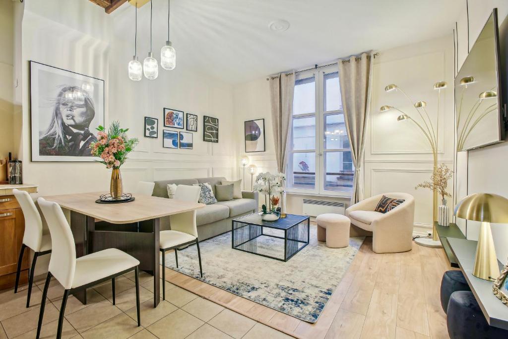 Place des Vosges - Marais - Prime Location