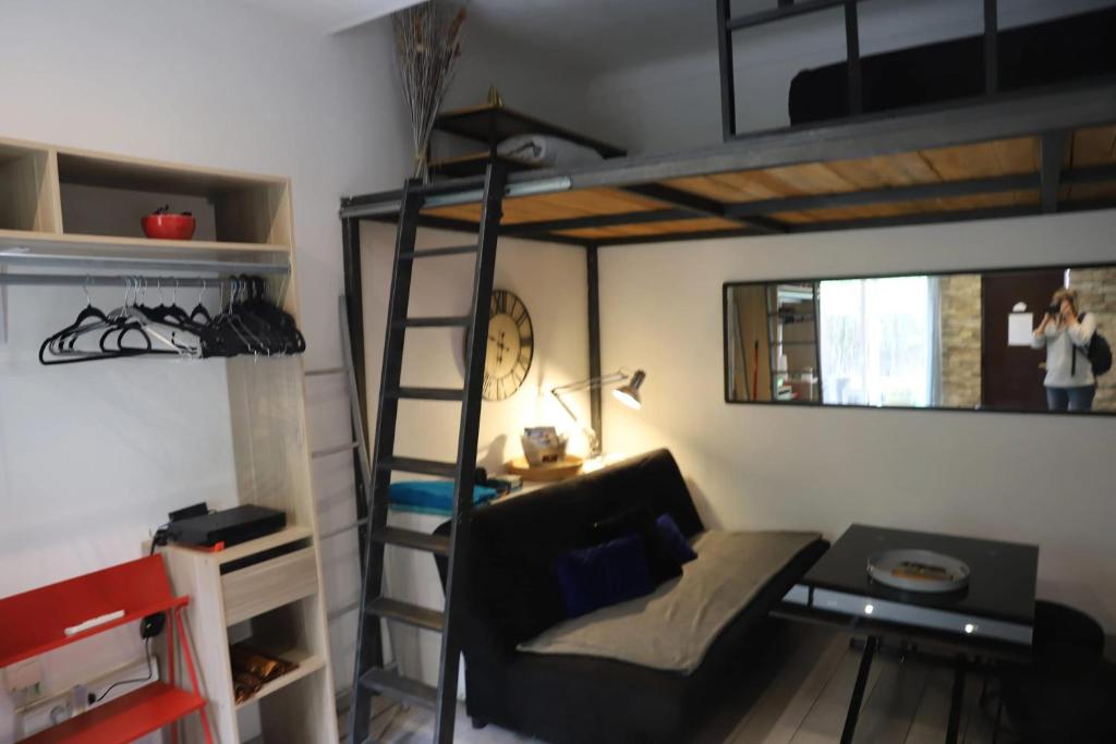 Двухъярусная кровать или двухъярусные кровати в номере Studio moderne à Nice, 30 m² avec terrasse