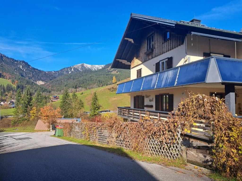 En generel udsigt til bjerge eller udsigt til bjerge taget fra lejligheden