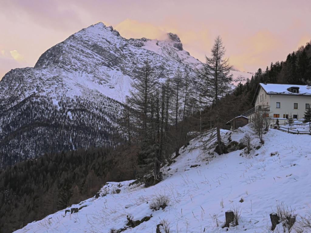 Fotografie z fotogalerie ubytování Holiday Home Waldhotel Fletschhorn Saas-Fee by Interhome v destinaci Saas-Grund