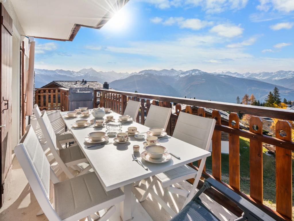 Apartment Les Aiguilles Vertes Rez supérieur by Interhome