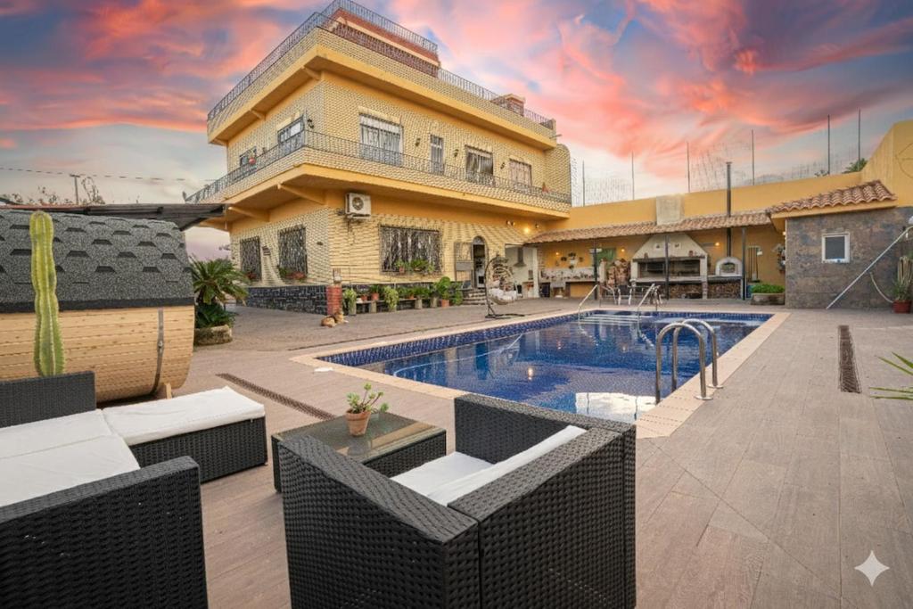 Πισίνα στο ή κοντά στο Villa Naranjos - Sauna - Jacuzzi - Gym - BBQ