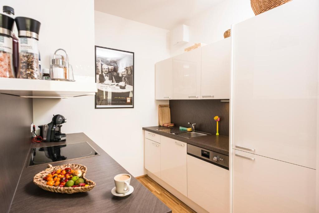 Kuchyň nebo kuchyňský kout v ubytování Sky View Apartment Vienna