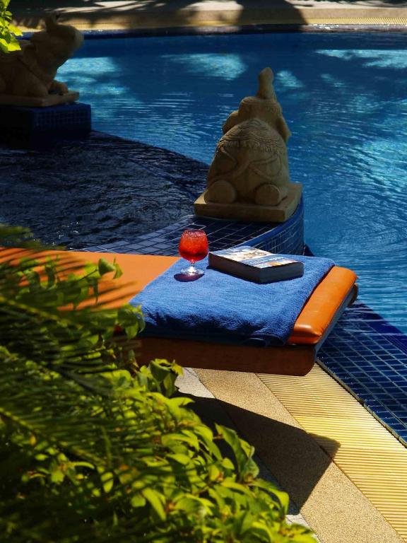 Bazén v ubytování Safari Beach Hotel Patong nebo v jeho okolí