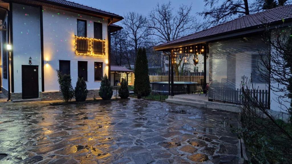 Budova, kde se prázdninový dům nachází