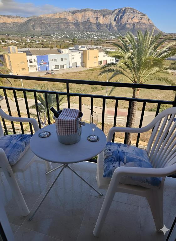 a table and chairs on a balcony with a view at Apartamento completo en Gata de Gorgos in Gata de Gorgos