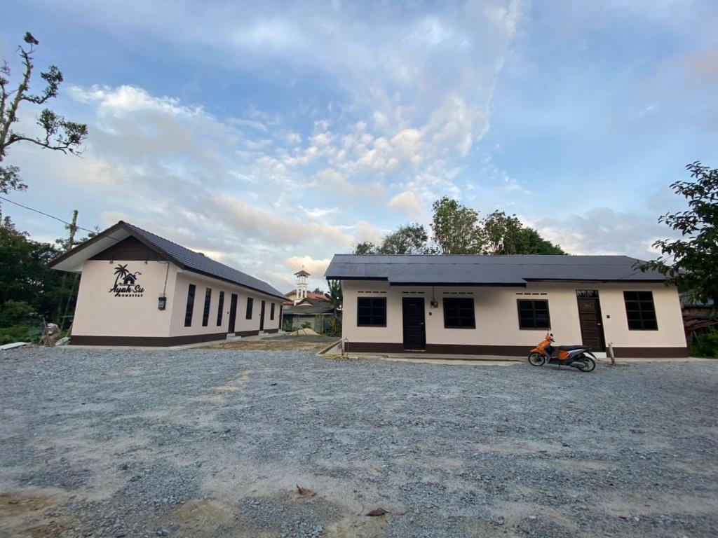 Το κτήριο όπου στεγάζεται  η παραθεριστική κατοικία