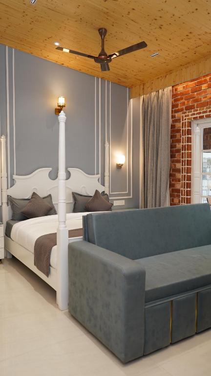 Ένα ή περισσότερα κρεβάτια σε δωμάτιο στο The Whispering Winds Resort