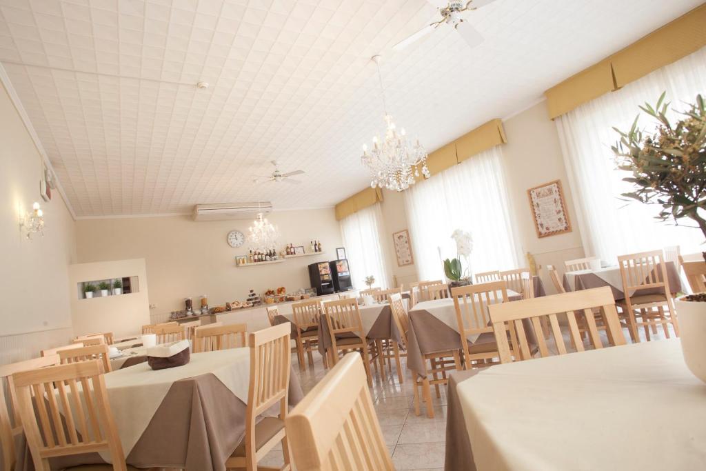 Restaurace v ubytování Hotel Villa Perazzini
