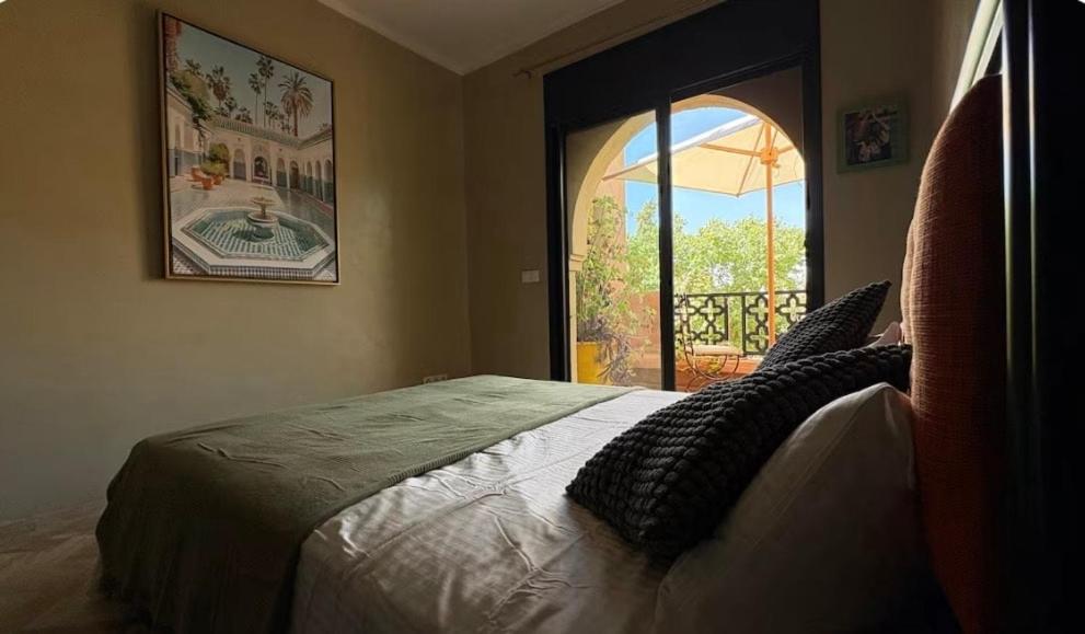 Postel nebo postele na pokoji v ubytování Welcome to your Stylish Atlas View Apartment