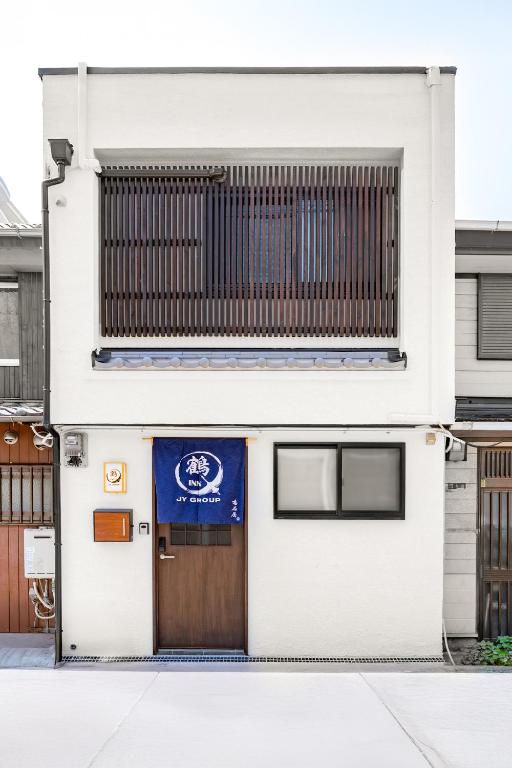 鶴Inn 難波 関空直通 小庭園 吹き抜け 2バス 2トイレ 最大6名 鳴石居