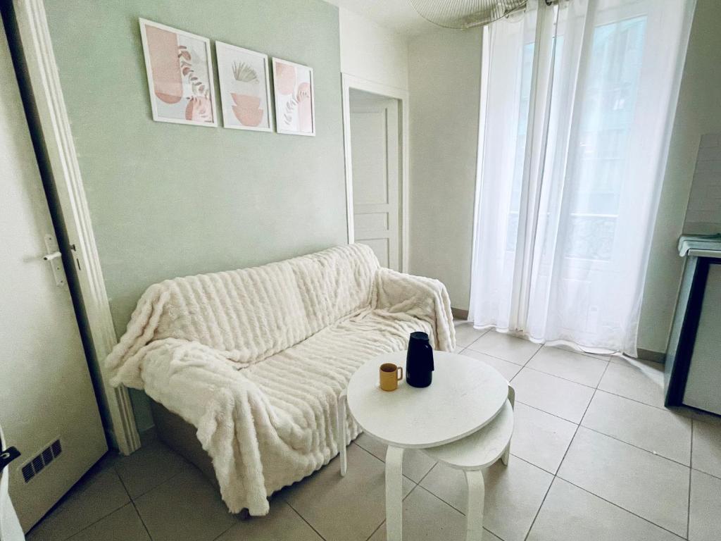 Et opholdsområde på Jin's cosy apartment at Paris 10ème