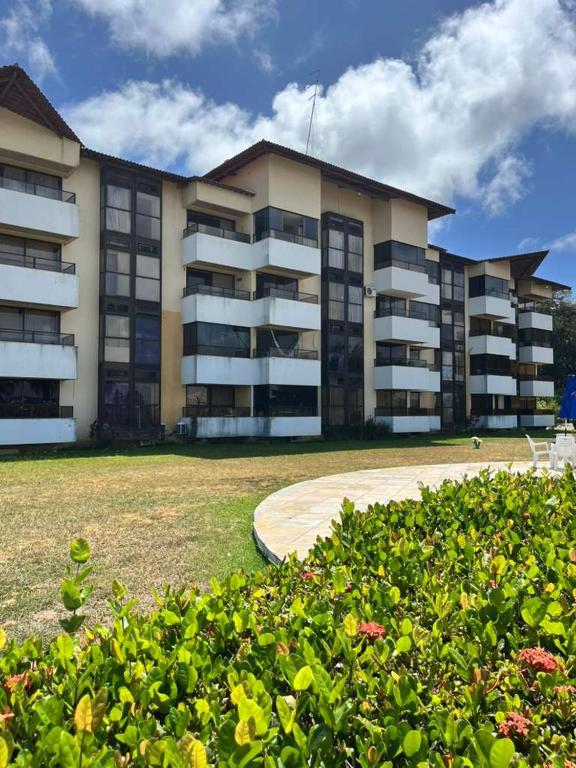a large apartment building with a lot of windows at Resort Flat Gavoa in Igarassu