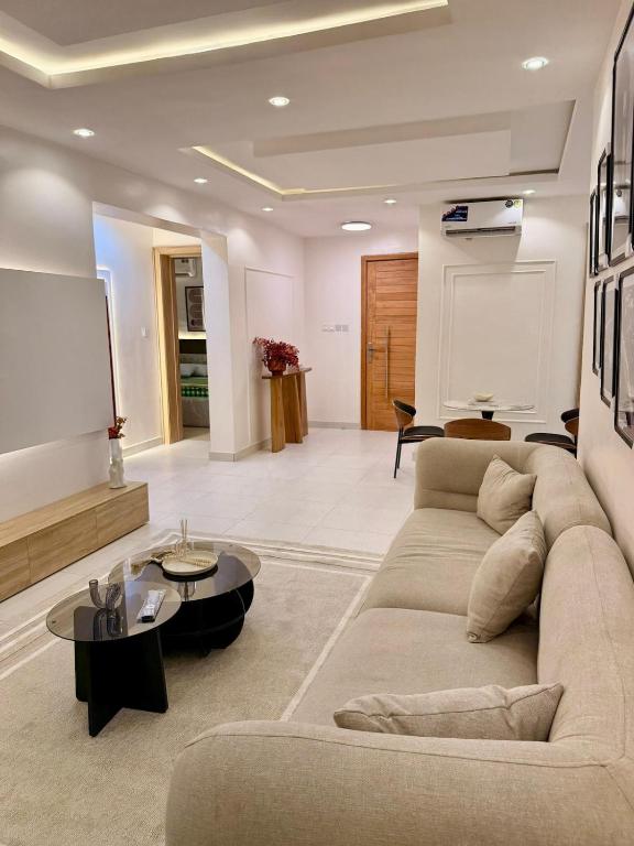 Гостиная зона в Hugs Luxury Apartments