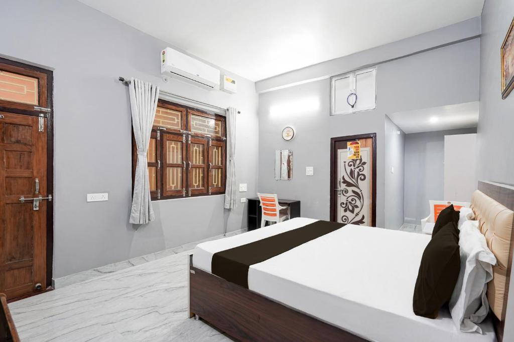 Postel nebo postele na pokoji v ubytování Hotel O Neeta Homestay