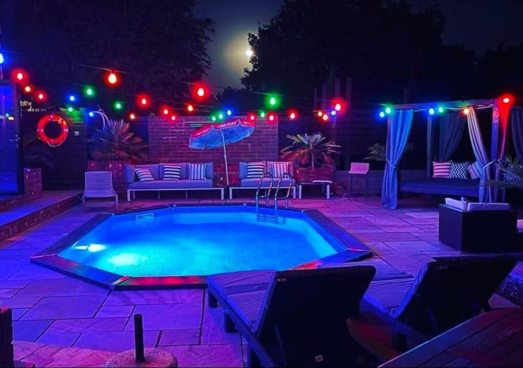 Πισίνα στο ή κοντά στο The Retreat at Little Oaks