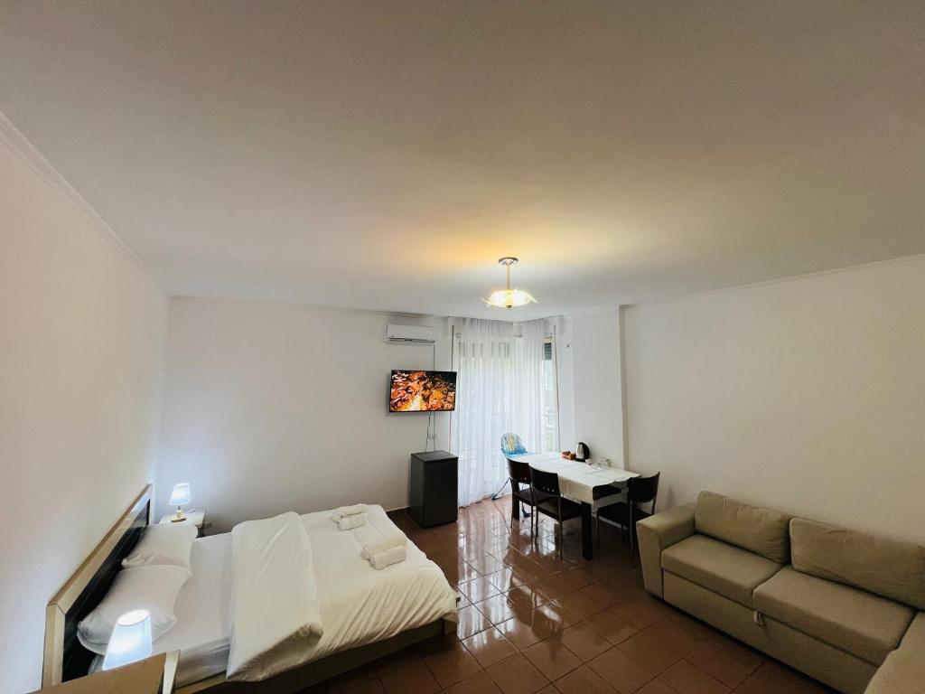 Μια τηλεόραση ή/και κέντρο ψυχαγωγίας στο Adriatic Breeze1BR - Potka Apartments